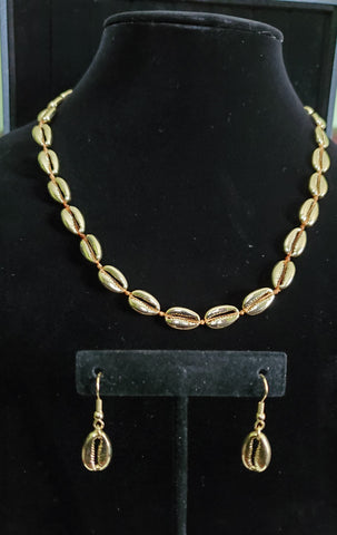 Gold Shell Necklace Set